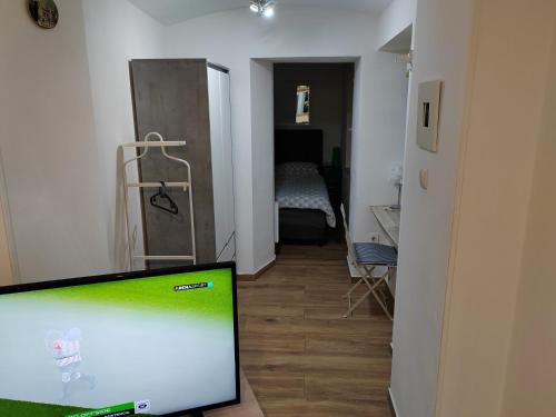 Apartments with WiFi Zagreb - 23824