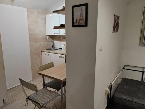 Apartments with WiFi Zagreb - 23824
