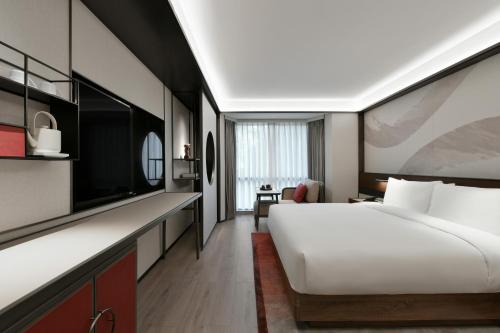 Ένα ή περισσότερα κρεβάτια σε δωμάτιο στο JOYA Hotel Shanghai Jiading