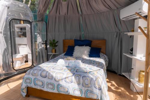 Postel nebo postele na pokoji v ubytování Glamping Renacer Vistas Turrialba, Paris