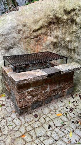 a bench sitting on top of a brick at Cabanas Cantareira - Araucária in Mairiporã