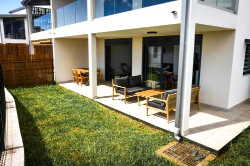 Balkón nebo terasa v ubytování SUNSET L'argonaute T3 70 m2 jardin et terrasse vue lagon