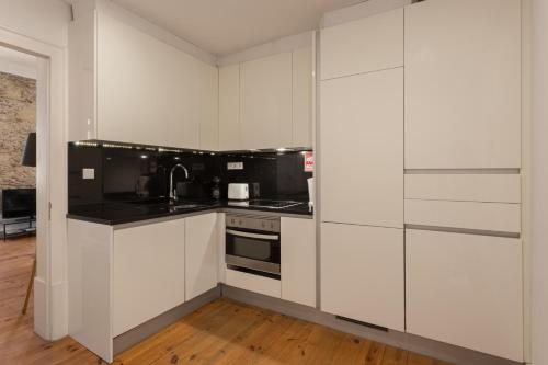 Chic 1-Bedroom in Cais do Sodré - Modern and Central