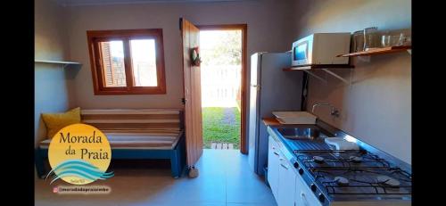 Dapur atau dapur kecil di Morada da Praia
