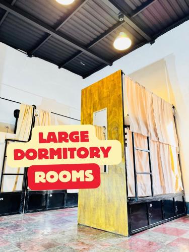 a large vacated room with a large donation rooms sign at Urban Nest Hostel in Santa Ana