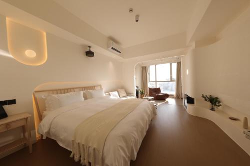 Ліжко або ліжка в номері Shanghai Suju Service Apartment Pudong Wanda Plaza Zhoupu Subway Station Branch