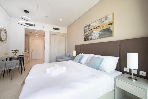 Infinity Pool Studio in Palm Jumeirah on Exclusive West Beach photo 2