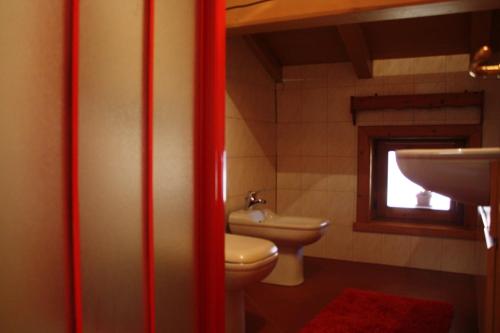 A bathroom at Chalet Shalom