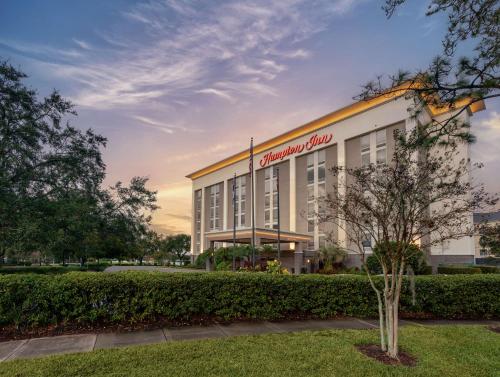 a building with a sign on the side of it at Hampton Inn Orlando-International Airport in Orlando