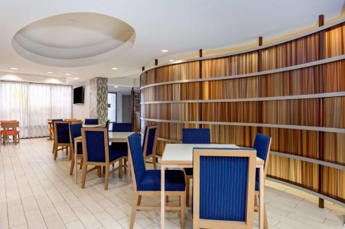 Hampton Inn Orlando-International Airport Image