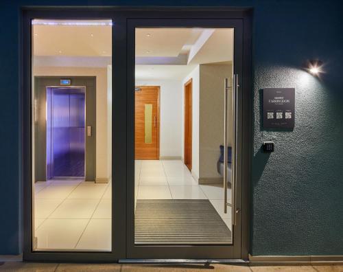 master Farringdon photo 25