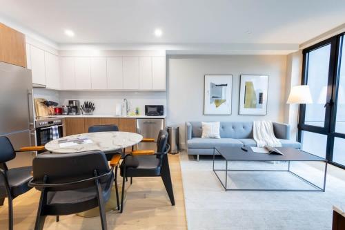 Η κουζίνα ή μικρή κουζίνα στο 149BK-301 New Construction 1BR Prime BK WD