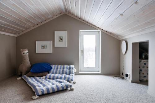 Postel nebo postele na pokoji v ubytování Brensholmen Beach House