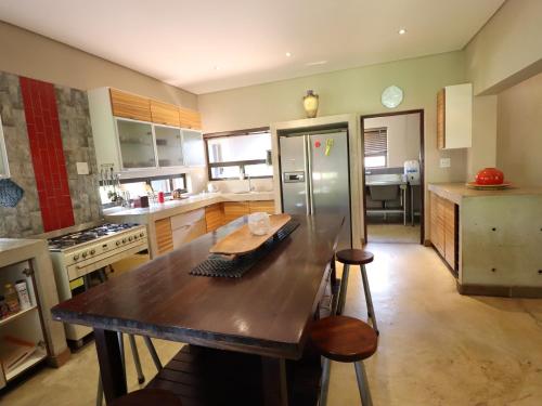 Dapur atau dapur kecil di Modern 2 Bedroom Home
