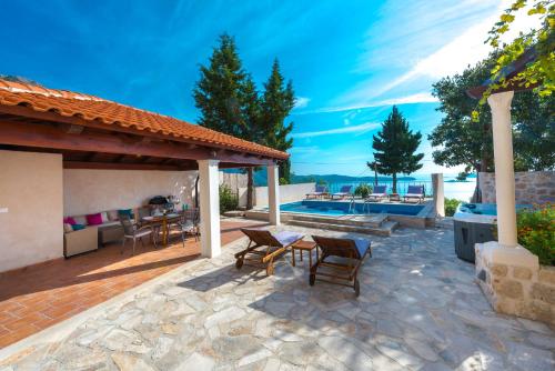Villa Tereza with Private Pool, Jacuzzi & Sea View