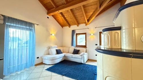 a living room with a couch and a table at Appartamento Villa Nicole in Transacqua