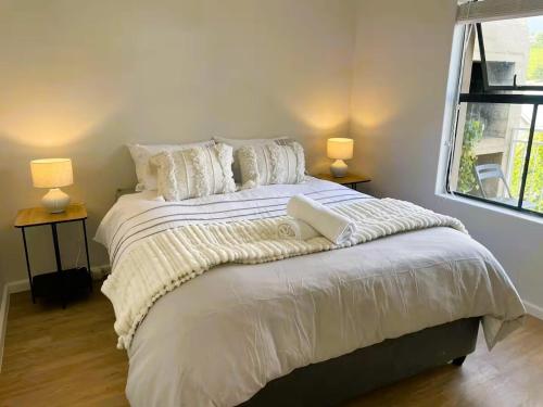 Postel nebo postele na pokoji v ubytování Cozy Camelot, Stellenbosch