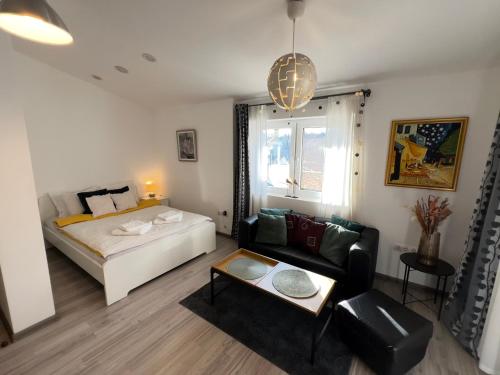 Ένα ή περισσότερα κρεβάτια σε δωμάτιο στο The Yellow House in Sofia