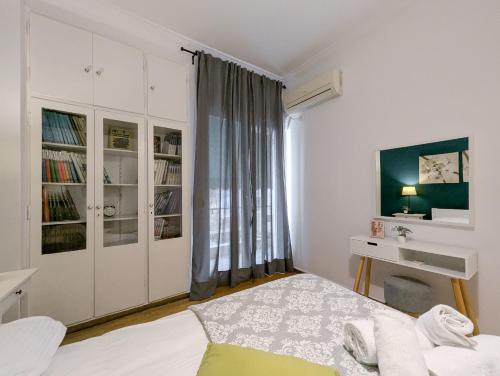 Spacious apt for 5 guests next to Acropolis&metro