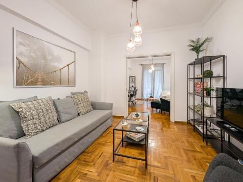 Spacious apt for 5 guests next to Acropolis&metro