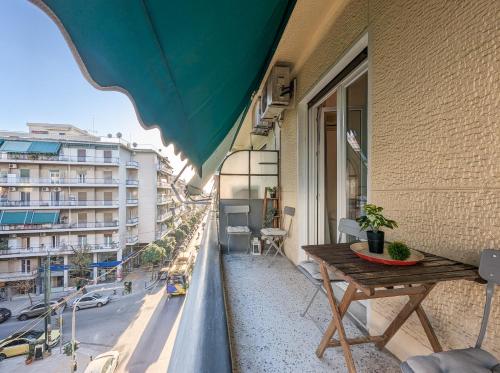 Spacious apt for 5 guests next to Acropolis&metro