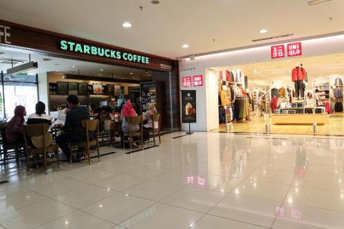 a group of people sitting at tables in a shopping mall at Cheap! 1-6pax Sunway Subang Mall & LRT Convenience in Subang Jaya