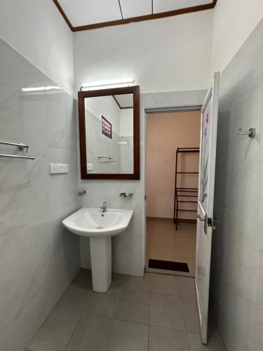 Koupelna v ubytování KVA Talalla Beach Villa