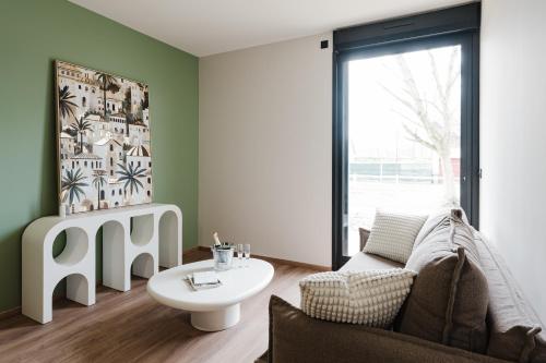 a living room with a couch and a table at Les Lodges de Socrate in Le Vaudreuil