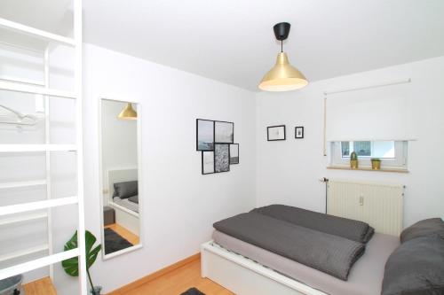 เตียงในห้องที่ Ferienwohnung Mila nähe Messe in Friedrichshafen