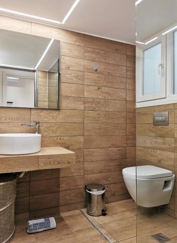Contemporary 2BD apt with terrace Historic center