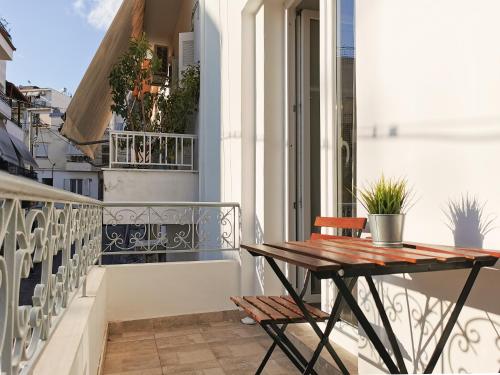 Contemporary 2BD apt with terrace Historic center