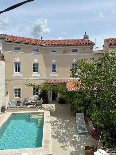 Villa 1875 with Swimming Pool - CROWONDER LUXURY RENT