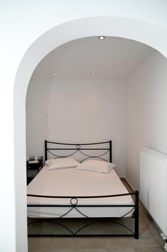 Noa Syros 1 minute away from Square