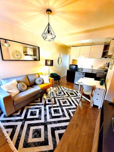 F2 Moderne Confort, Hyper Centre