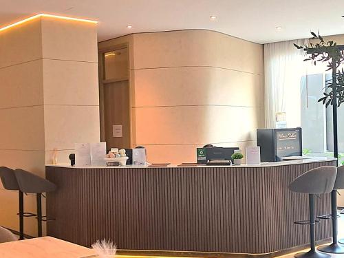 a lobby with a counter with a computer on it at Viewpoint Khaoyai Hotel in Mu Si
