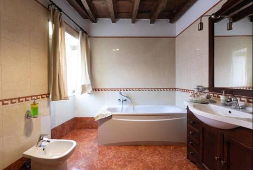 Roman heritage- Pantheon- up to 6 guests