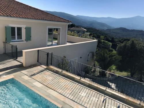 Villa de standing Vista - Piscine - Vue Lac de Padula