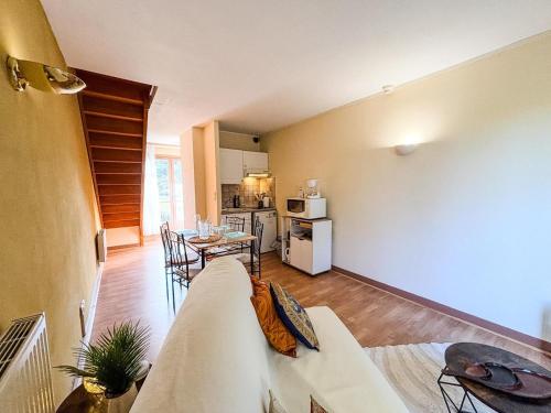 Dapur atau dapur kecil di Duplex de charme près du golf, wifi et parking