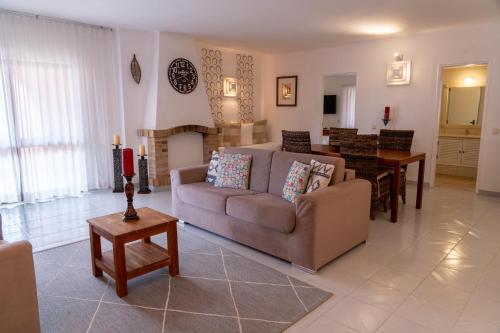 a living room with a couch and a table at Villa Mar Azul in Lagos