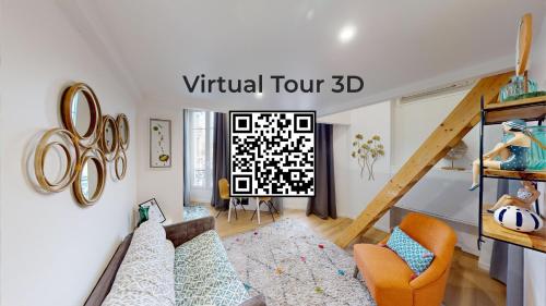 - un salon avec un canapé et un escalier dans l'établissement Joli studio centre-ville Nice proche de la gare, à Nice