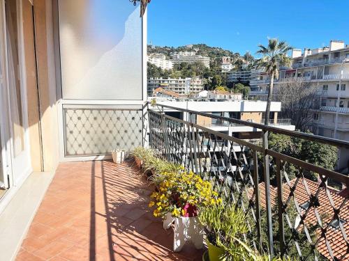 Charming Apartment in the Heart of Cannes - 10 Minutes walk to La Croisette