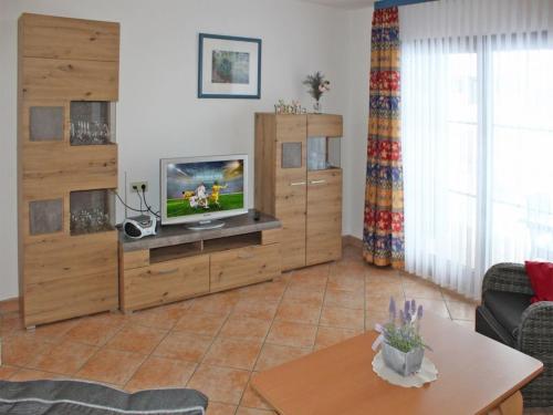 TV a/nebo společenská místnost v ubytování Ferienhaus Nr 53, Kategorie Komfort, Feriendorf Hochbergle, Allgäu