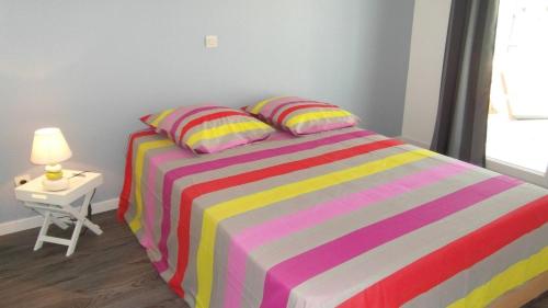 Ένα ή περισσότερα κρεβάτια σε δωμάτιο στο Appt 2 pièces LA ROCHELLE - LR030-C126