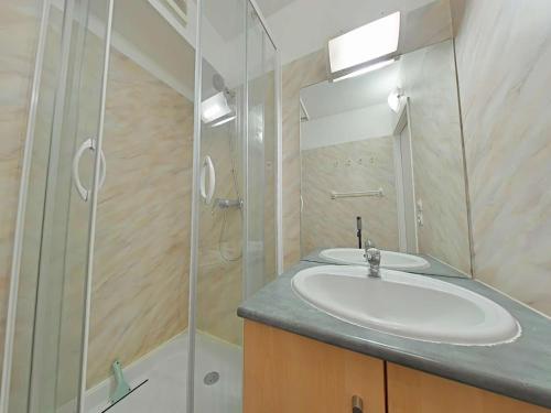 Ένα μπάνιο στο Appt 2 pièces LA ROCHELLE - LR030-C126