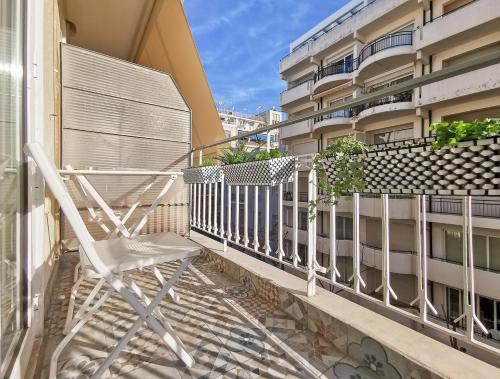 Modern&Sunny, 1BD, next to metro