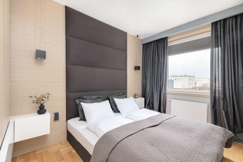 Cozy Apartment in the City Center by Noclegi Renters