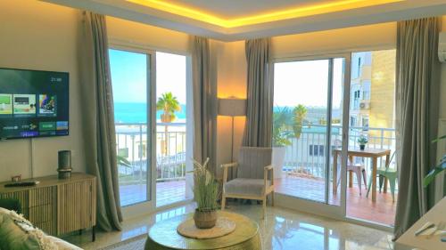Seaview Retreat Torremolinos City Center, with pool and amazing views BY NAMASTE ELITE