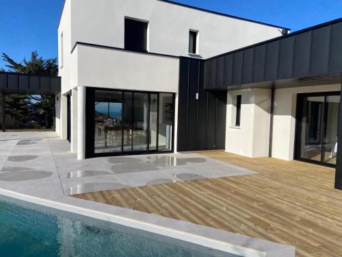 Magnifique villa avec piscine à deux pas du port