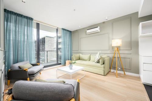 Khu vực ghế ngồi tại Luxe Southbank Retreat free car park, Pool