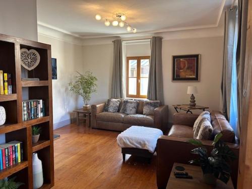 Χώρος καθιστικού στο Belle maison de ville au centre de Luchon, à 200m des Télécabines !